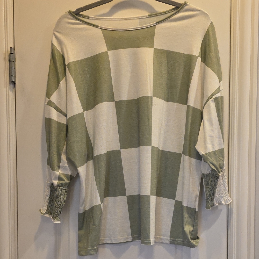 NWOT Boutique Green and White Checkered Long Sleeve Top